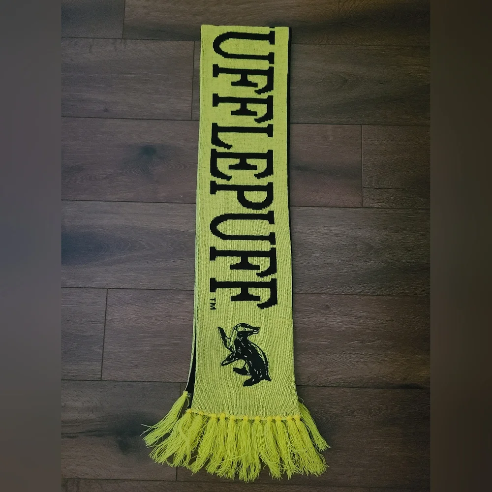 Wizarding World Of Harry Potter Hufflepuff Contrast Scarf